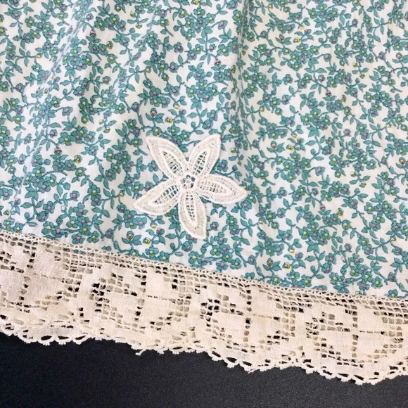 Frippery Women's Blue Green Crochet Floral Lace Trim Sleeveless Top Size Medium - Picture 3 of 12